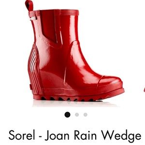 Joan of Arctic Wedge 7.5 Rain Boot in Gloss Red